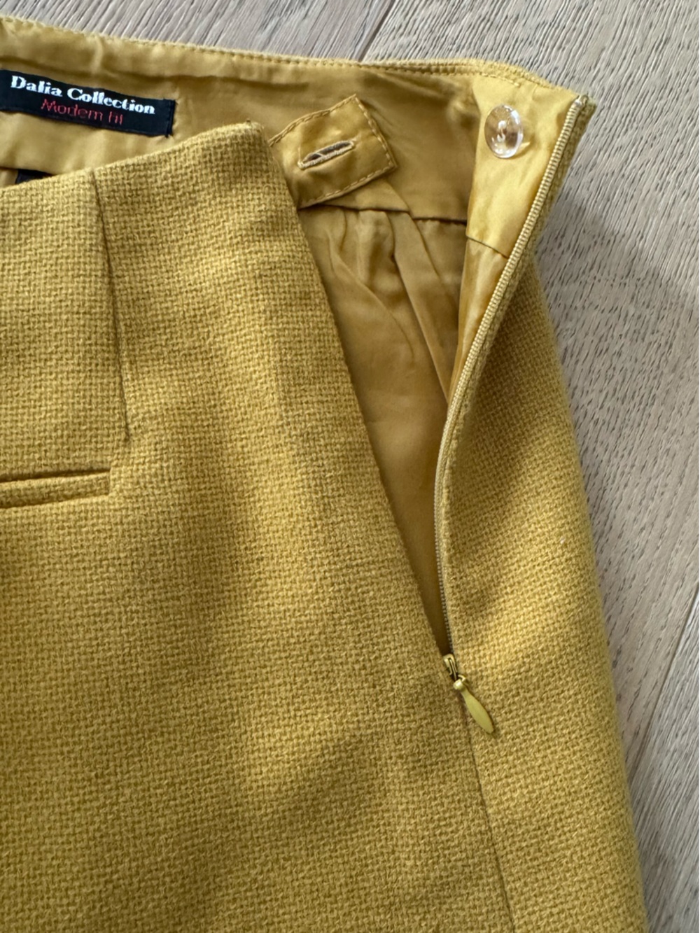 Dalia Collection Wool Blend Vintage Y2K
Mustard Yellow Mini Skirt size 2 - Picture 6 of 8